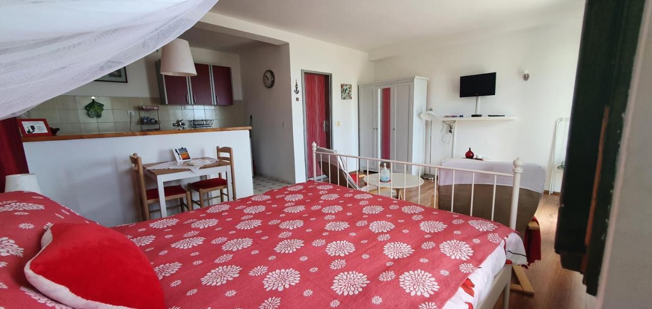 Boutique Home Saltaragazza Petrovac Bagian luar foto